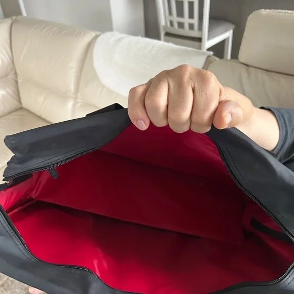 Hugo Boss Weekend Bag - Picture 2 of 2